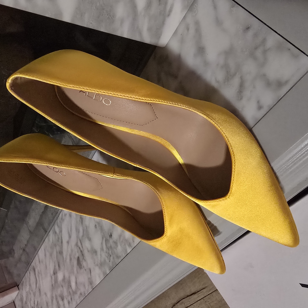 NWT Aldo Women's Yellow Satin Stilettos Heels